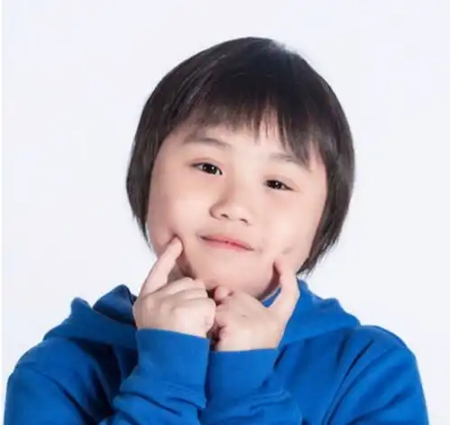 渣爹把年幼儿子当摇钱树,自己却风流快活,40岁娶第三个老婆
