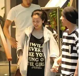  周渝民当爸爸娇妻喻虹渊产下一女儿周渝民老婆喻虹渊圆圆孕肚画面曝光