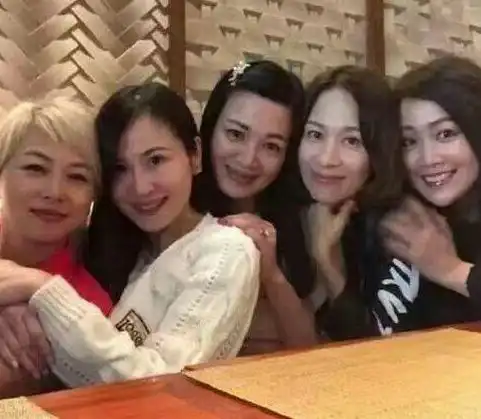  搞笑图片幽默段子你怎么能交白卷呢,老师会以为我们抄袭的