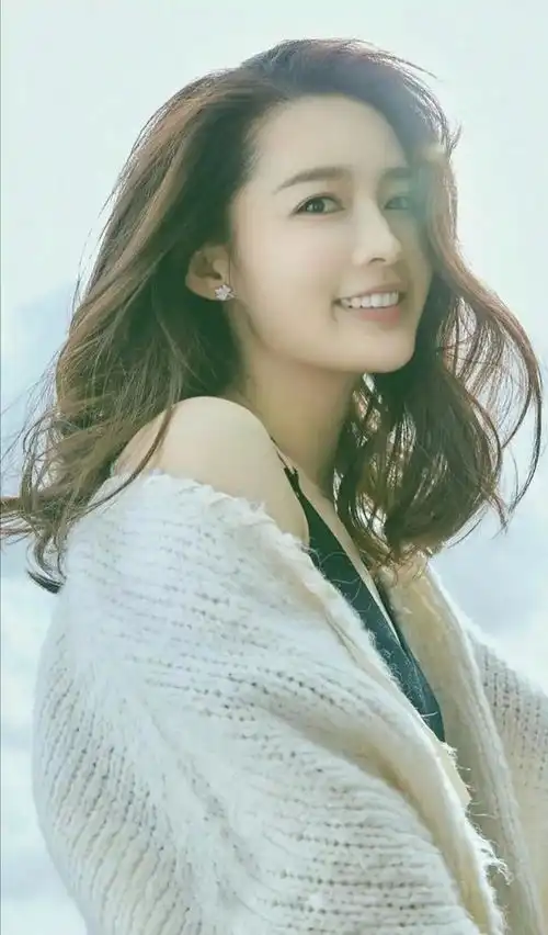  一组李沁精美写真图集大家喜欢她吗