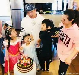  小公主泡芙为妹妹庆生,兄妹三个共用一张脸,网友都是亲生的