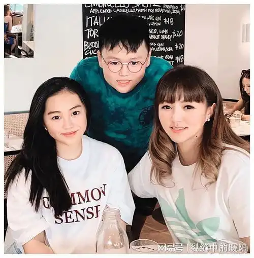  从当红歌姬到豪门怨妇,41岁独自抚养子女,她经历了什么