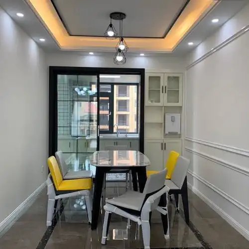  参观邻居的新房,客厅简约大方,主卧假飘窗实用又美观