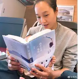  朱丹素颜带女儿逛公园,竟被网友认成了周一围