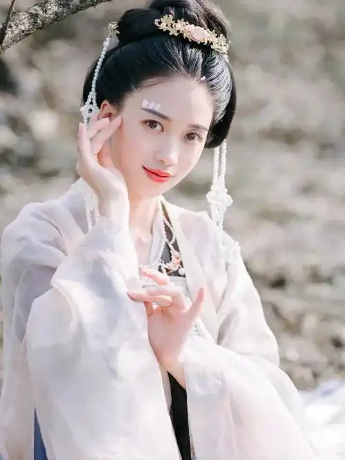  最有反差萌的3大星座女生,长得好看,外表果敢坚强,内心脆弱