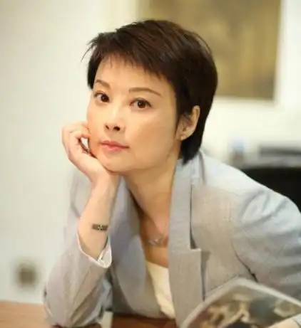  梁太平被指高攀袁立,袁立发文霸气护夫,怒怼造谣者被金钱蒙蔽