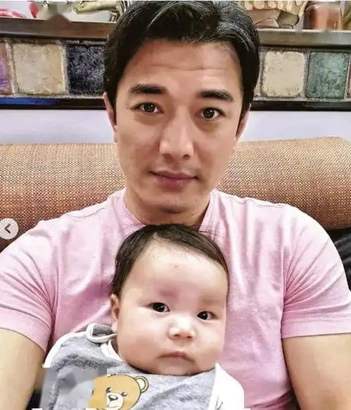  温馨41岁tvb绿叶与幼子上演父子乐,为照顾家庭放弃上位机会