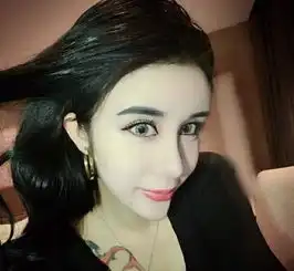  蛇精妈晒照自称零p图可是瓷砖线条都歪了