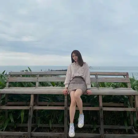  海豚湾恋人小瓶盖消失18年,25岁的她变成大眼正妹,充满灵气