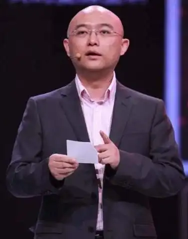  江苏卫视一哥孟非,曾是流水线工人,今48岁一家三口很幸福