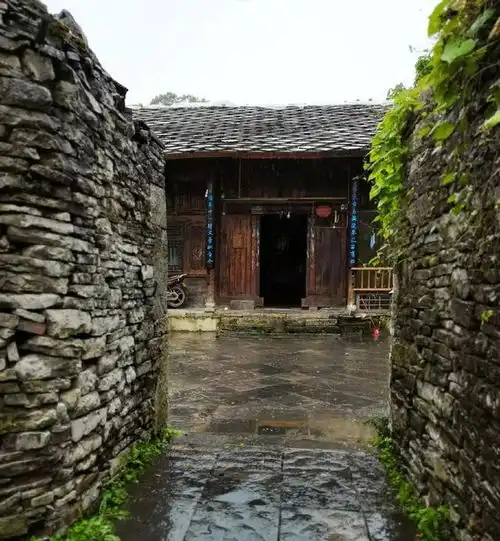  三个各具特色的冷门古镇,很值得去旅行旅居一段时间,你去过吗