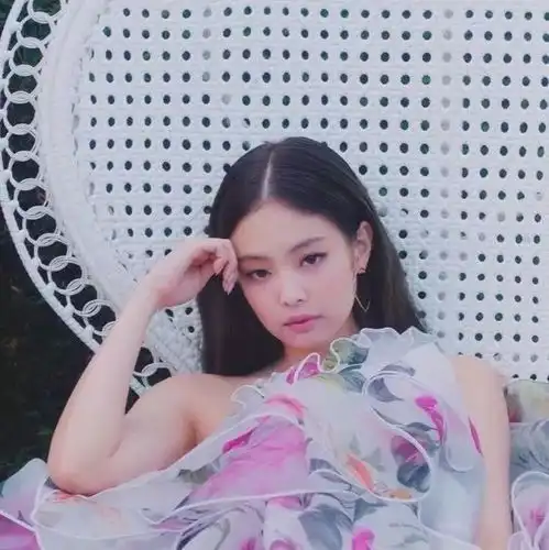 韩版辛芷蕾,学杨超越划水yg用钱砸出来的女孩还有救吗