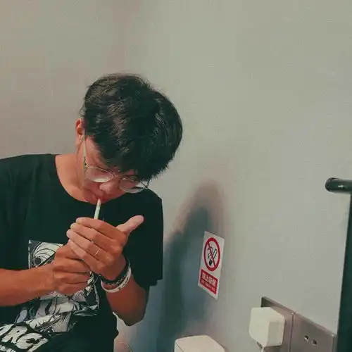  半脸侧颜第七十期请给你的小恶魔一点糖果吧