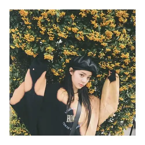  同框被调侃像阿姨杨幂与17岁欧阳娜娜连续撞衫比美,谁的少女风更胜一筹