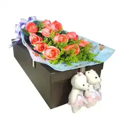  国际网上花店商品内容11支粉玫瑰,2只卡通小熊,黄莺点缀,精美礼盒