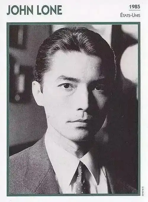  尊龙近况曝光小腹发福气质儒雅,无儿无女隐居加拿大