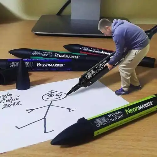  给跪他自学画画不到5年,却靠1支笔创造出3d奇迹,超逼真作品惊呆所有人...