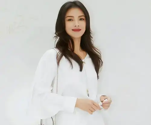  44岁刘涛颜值回春撞脸多位女星缺乏辨识度,被指满脸科技感
