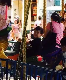  张柏芝三母子温馨出游