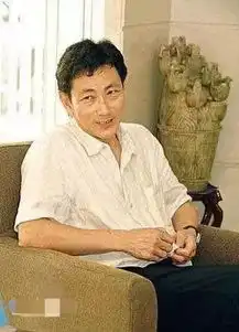  吴尊爸爸71岁看着像41岁比明星颜值更令人艳羡的是他们父母的冻龄基因啊
