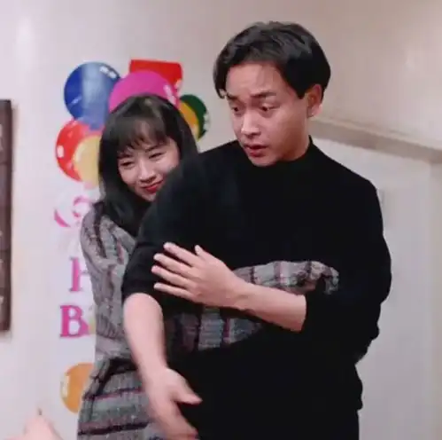  毛舜筠送大女儿出嫁婚礼与亲家牵手入场,不舍女儿婚后移居美国