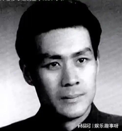 勋章图片头像蓝天野
