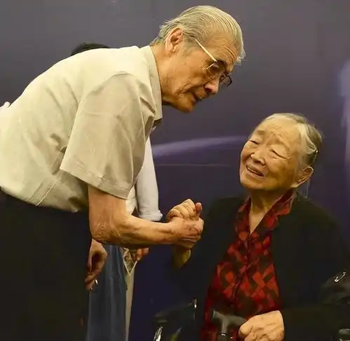  七一勋章获得者蓝天野一心向党,一生投身话剧艺术