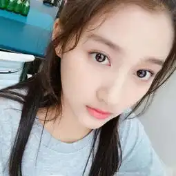  19岁关晓彤姐姐近照曝光,如同假小子竟开着北京最火的拉面店
