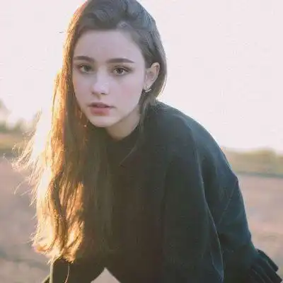  2021欧美女生头像气质美女即使不完美却很迷人