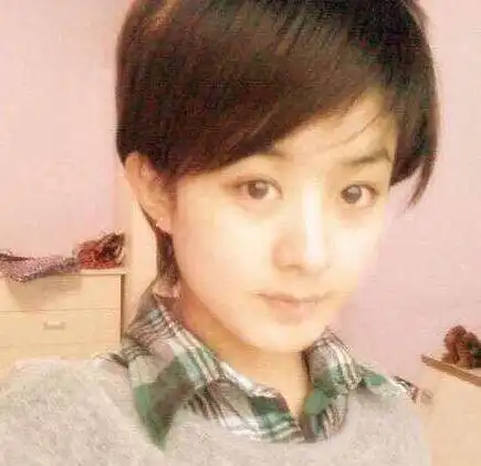  女明星学生时代旧照,杨幂清纯灵动,赵丽颖青涩朴素