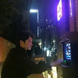  帅气男头做个有思想的怪人