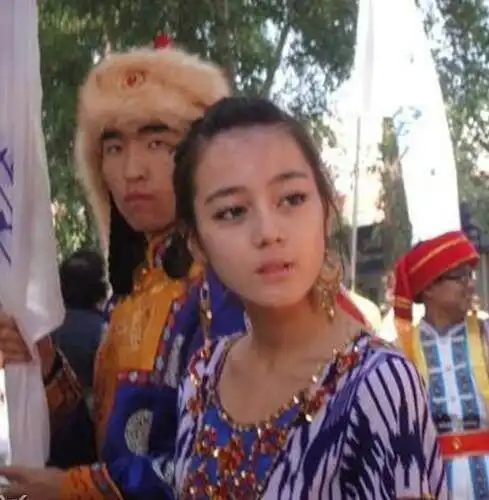  当红女星出道前模样,李沁最美赵丽颖可爱她最尴尬