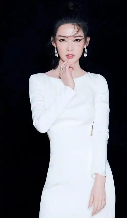  苏州姑娘李沁,放弃昆曲去演戏怎么评价