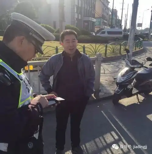  嘉定交警开展非机动车及行人专项整治十五