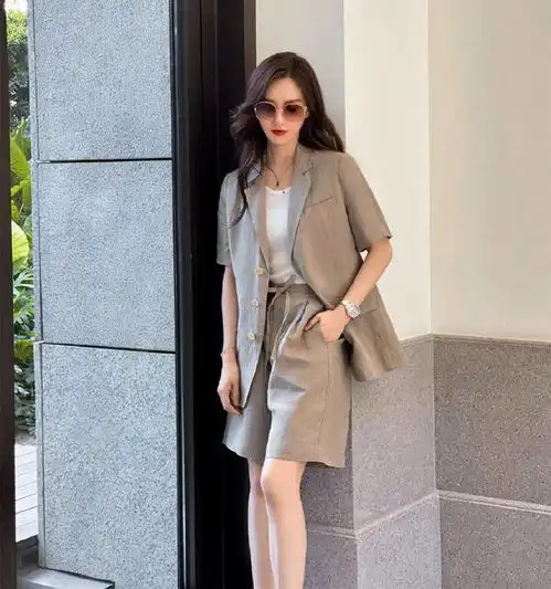  刘诗诗还是妥协了,气质出众却走网红风,好在颜值跟得上