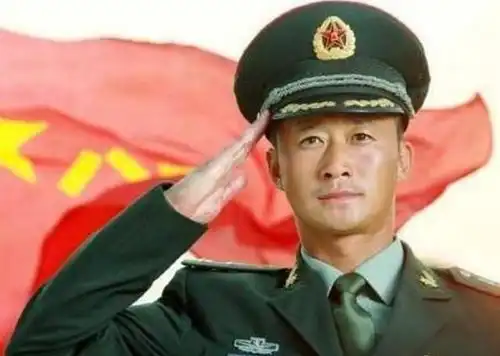  穿上军装最帅的6位明星,张艺兴垫底吴京第二,第一毫无疑问