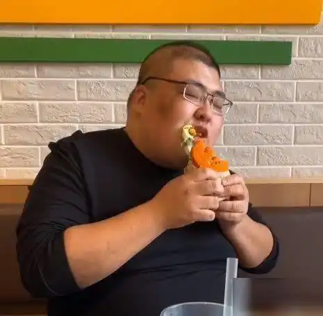  又一网红脸上出现黑斑,泡泡龙的悲剧将会重现粉丝留言注意身体