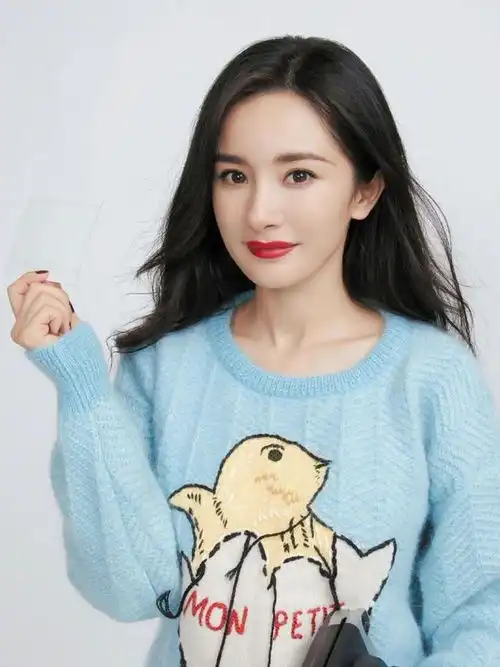  杨幂离婚后却越来越清纯了,双马尾造型也能轻松驾驭,真是太美了