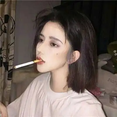  超丧女头抽烟喝酒御姐伤感qq头像