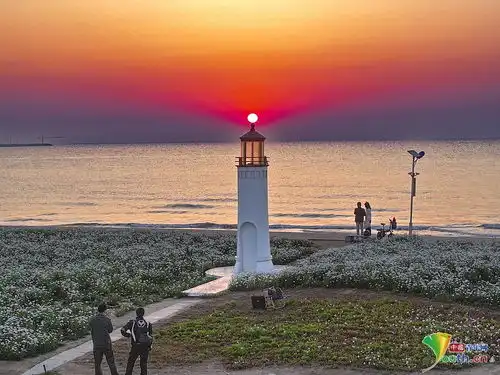  山东日照绚丽朝霞扮靓阳光海岸景区