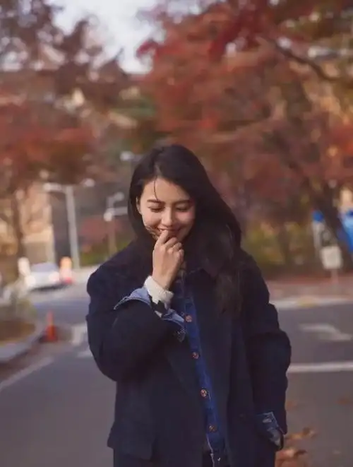  秋天涂什么口红,就选枫叶红吧