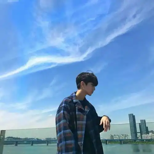  头像消息通知你有个吻,接一下