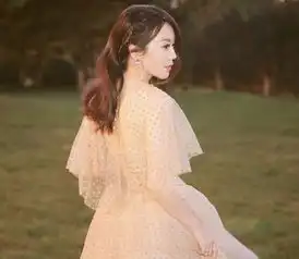  47岁的闫妮,竟然美成了小公主
