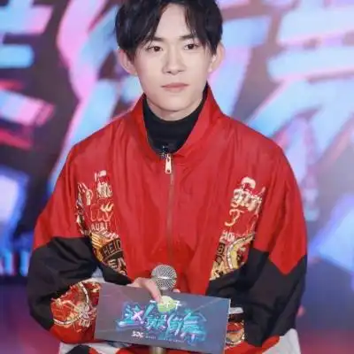  易烊千玺最帅图片红色系