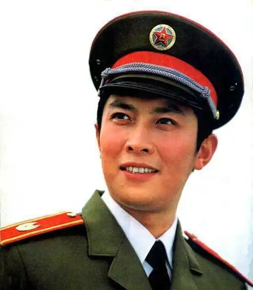 最帅军人头像图片大全狄