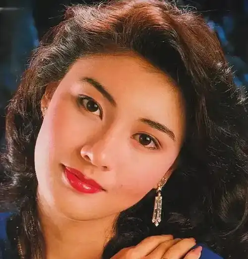  一个让全港豪门贵妇都提防的女人,李嘉欣当年到底有多美