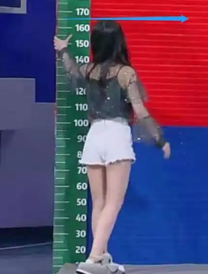  鞠婧祎赵露思罕见同框,到底是谁谎报身高,真相一目了然