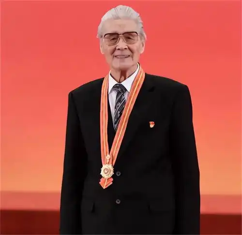  白天演员晚上间谍,隐姓埋名75年,94岁的姜子牙传奇一生