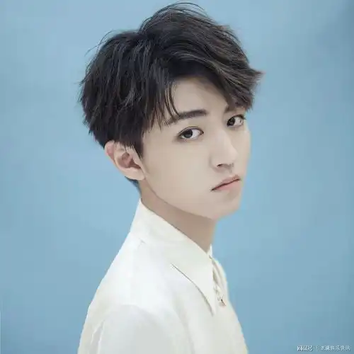  她人美能力强,与李冰冰是姐妹,和王俊凯是搭档,合伙人是赵丽颖
