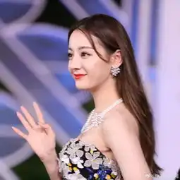  金鸡闭幕红毯生图刘诗诗艳压,杨幂秀出曼妙身材,白百何发福